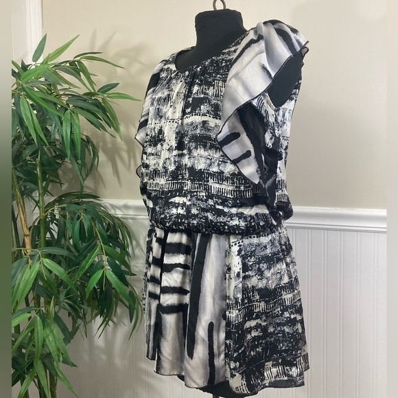 Forla Paris trendy, elastic drawstring‎ waist top. Size Medium - Picture 3 of 8